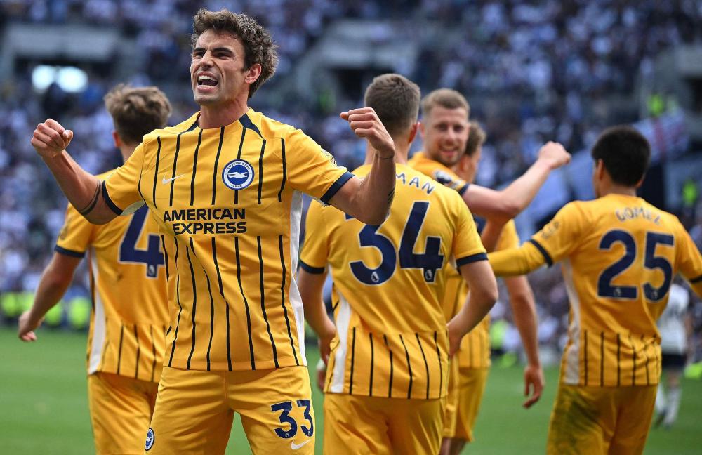 体育精神，霍伊伦祝贺麦克托米奈和苏格兰晋级世界杯